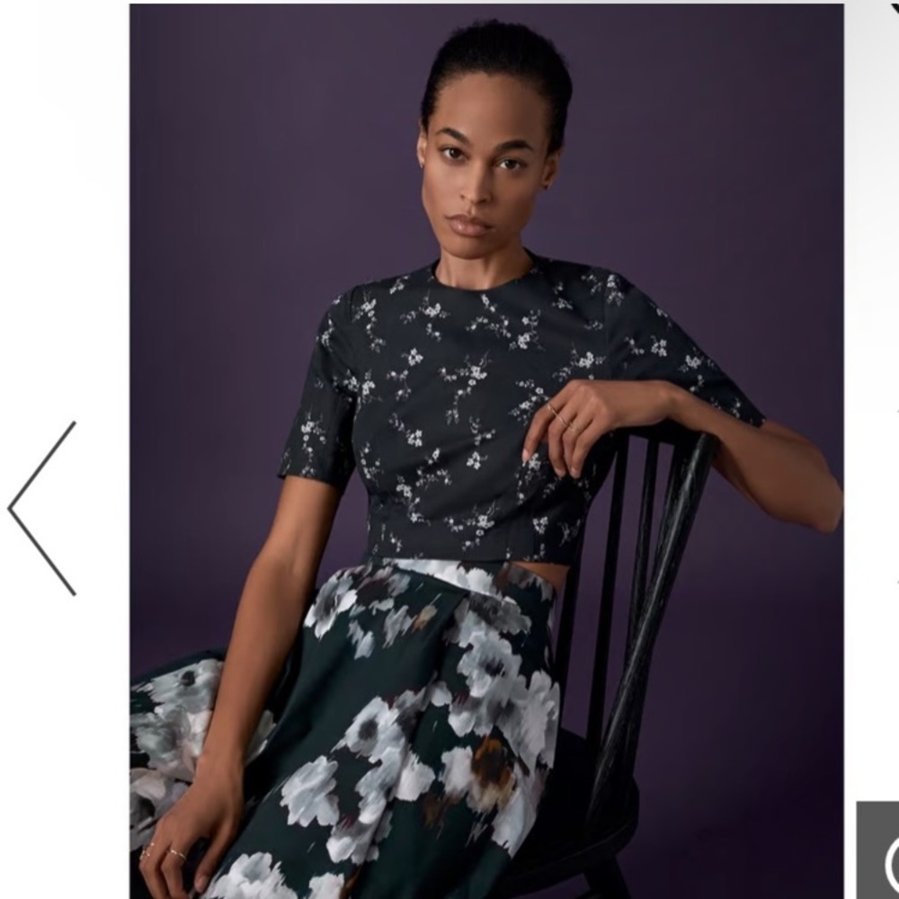 G. label by GOOP Taz short sleeve crop top Women’s size 4 in black micro floral